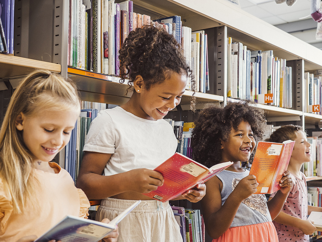Kids reading
